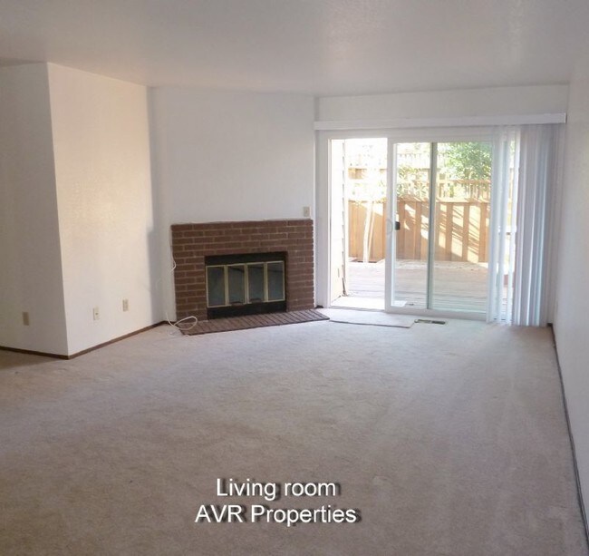 Foto del edificio - Beautiful townhome with duel primary bedrooms in fantastic location