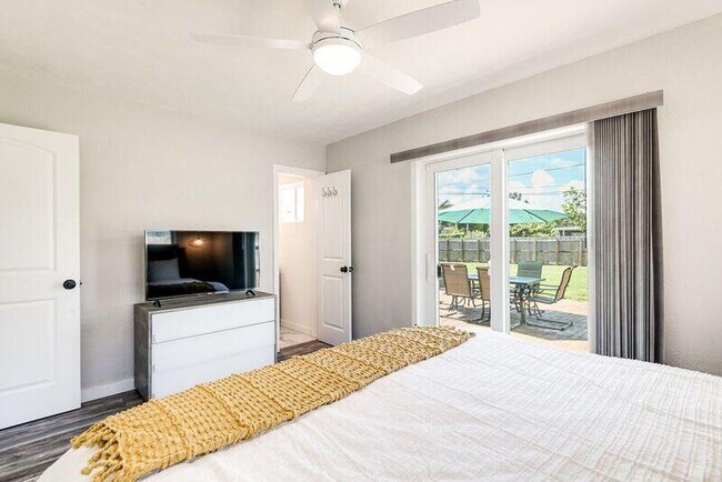 Building Photo - 601 NE 2nd St