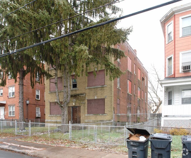 Building Photo - 17-19 Cabot St