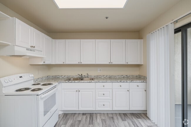 1BR, 1BA - 500SF - Kitchen - Guava Gardens (62+ Senior Community)