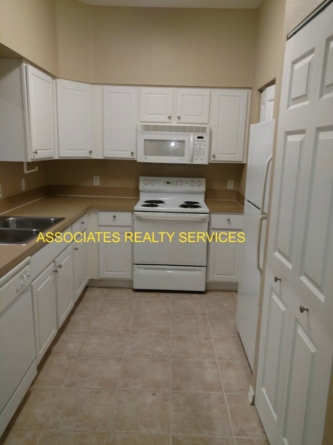 Foto del edificio - COMING SOON! Amazing Flat apartment, 1 block from Haile Village Center!!