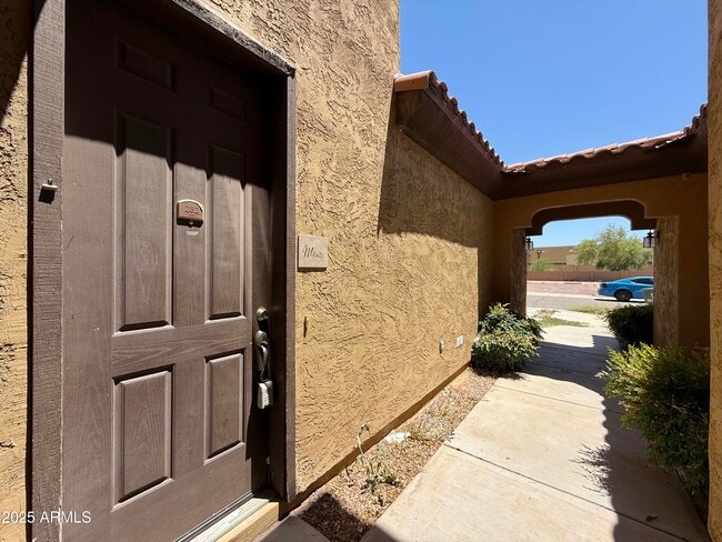 Building Photo - 1456 E 9th St