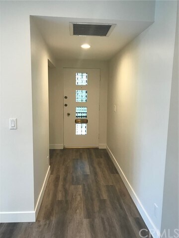 Foto del edificio - 999 E Valley Blvd