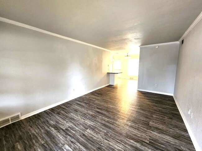 Building Photo - 3 Bed 1.5 Bath 1 Car Garage in the Henders...