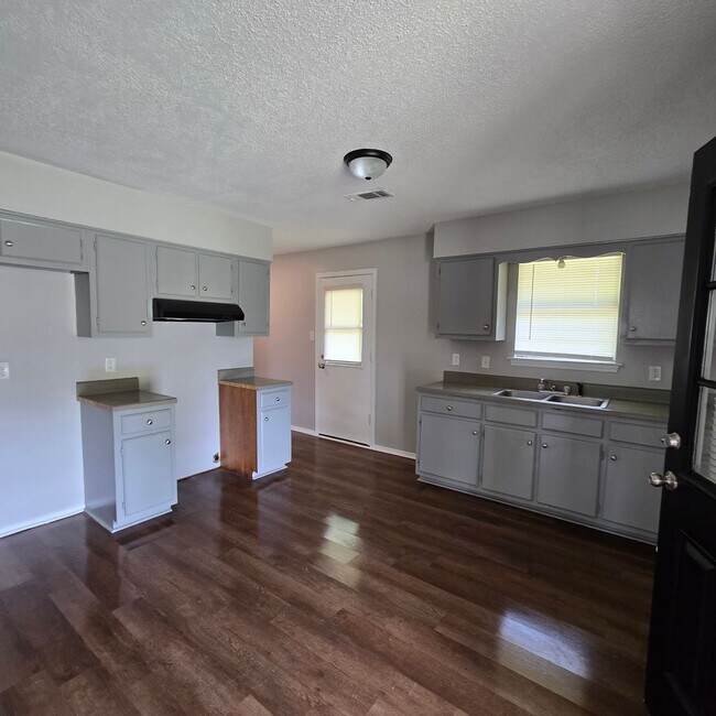 Foto del edificio - 3200 Fairmeadow Dr