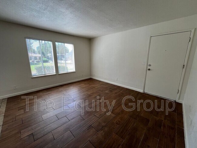 Foto del edificio - 1704 W Olive Ave