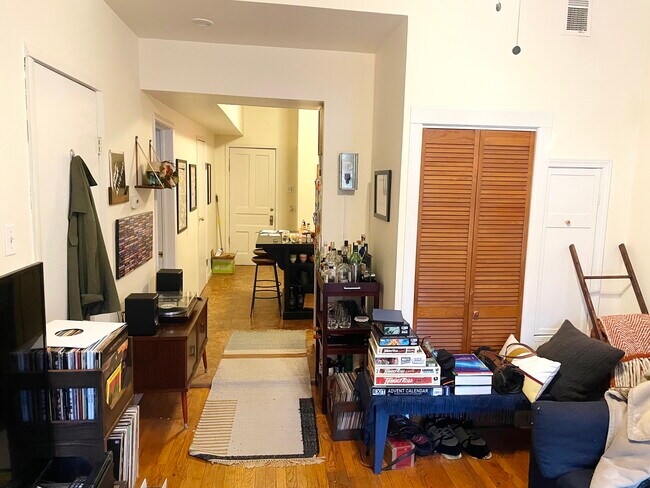 Foto del edificio - 1627 N Winchester Ave