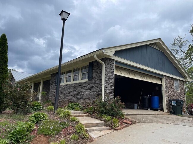 Building Photo - 2717 Buford Hwy