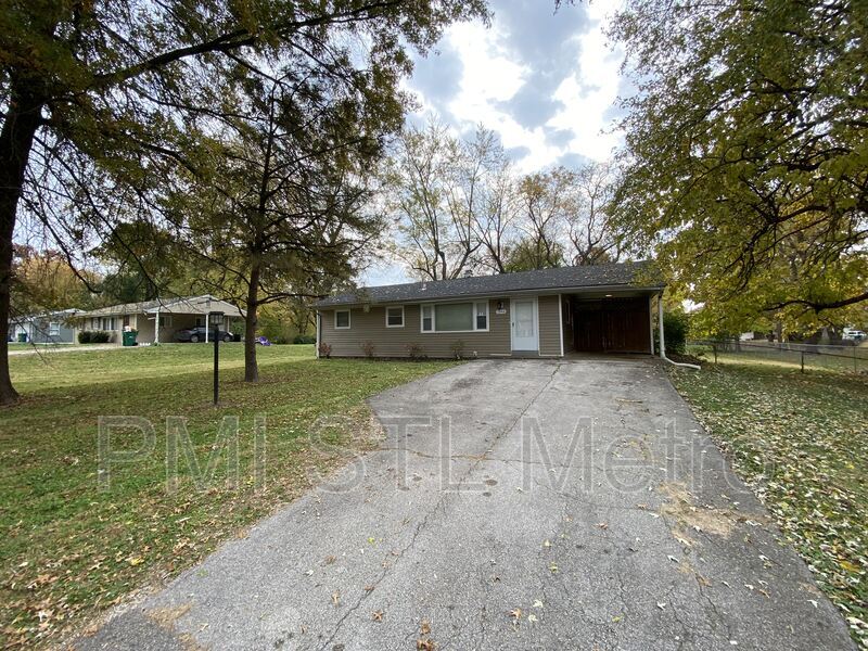 1048 Prigge Rd, Spanish Lake, MO 63138 House Rental in Spanish Lake