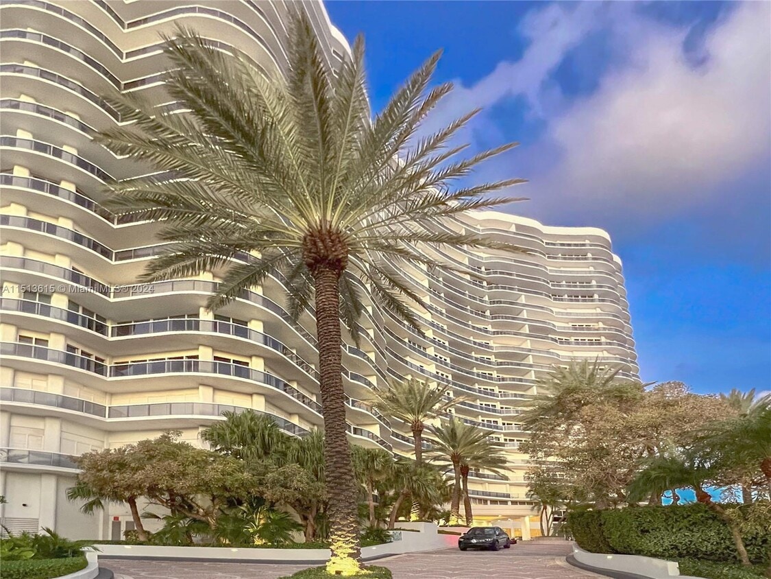 Primary Photo - 9601 Collins Ave