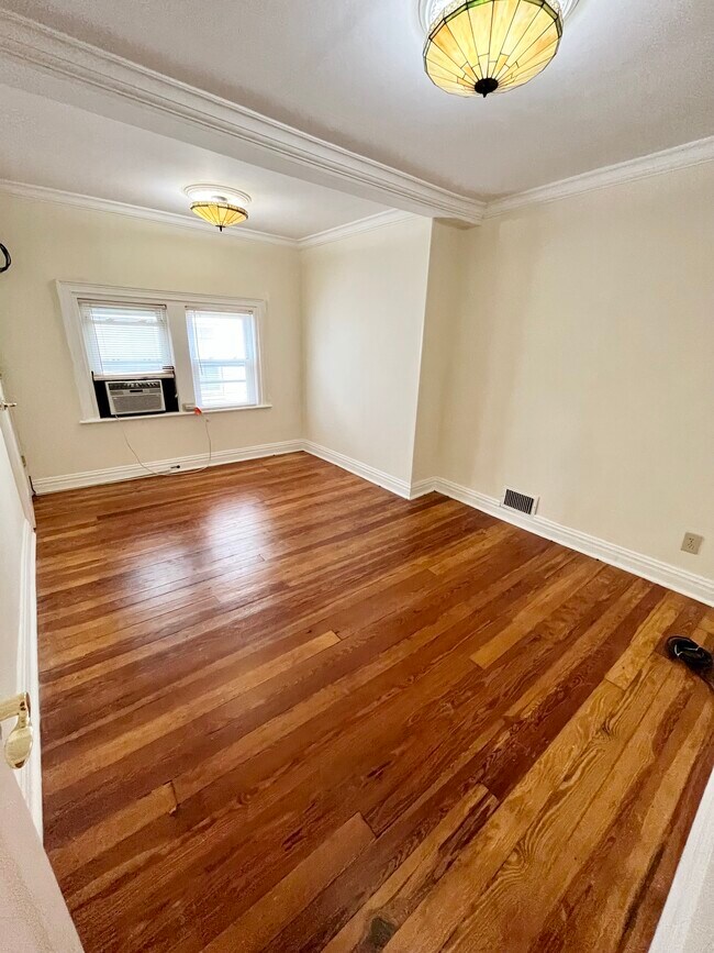 Building Photo - 24 Oak Plz