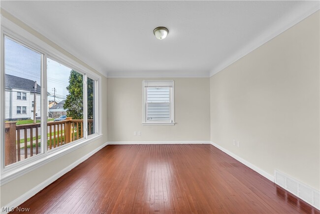 Building Photo - 10518 Langton Ave