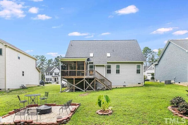 Foto del edificio - 70 Thunder Ridge Dr