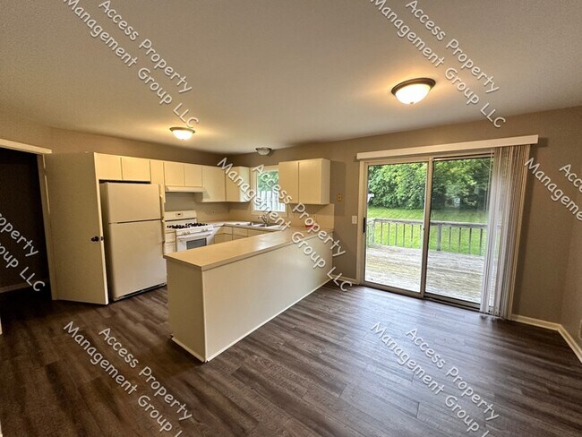 Foto del edificio - Updated 3 Bedroom Duplex with yard!