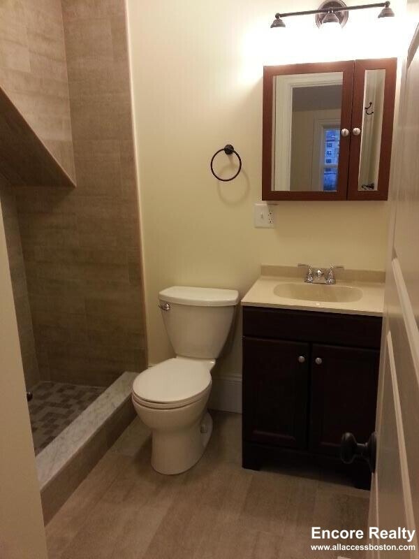 Foto del edificio - 84 Linden St