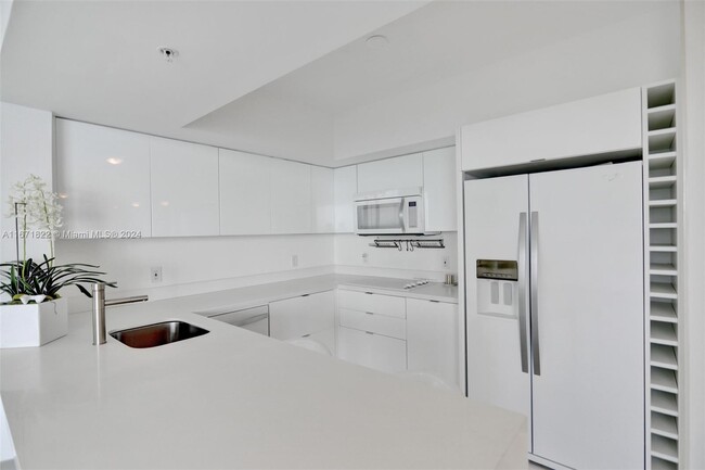 Foto del edificio - 16699 Collins Ave