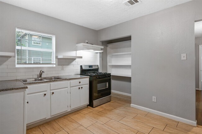 Foto del edificio - 3117 Isabella St