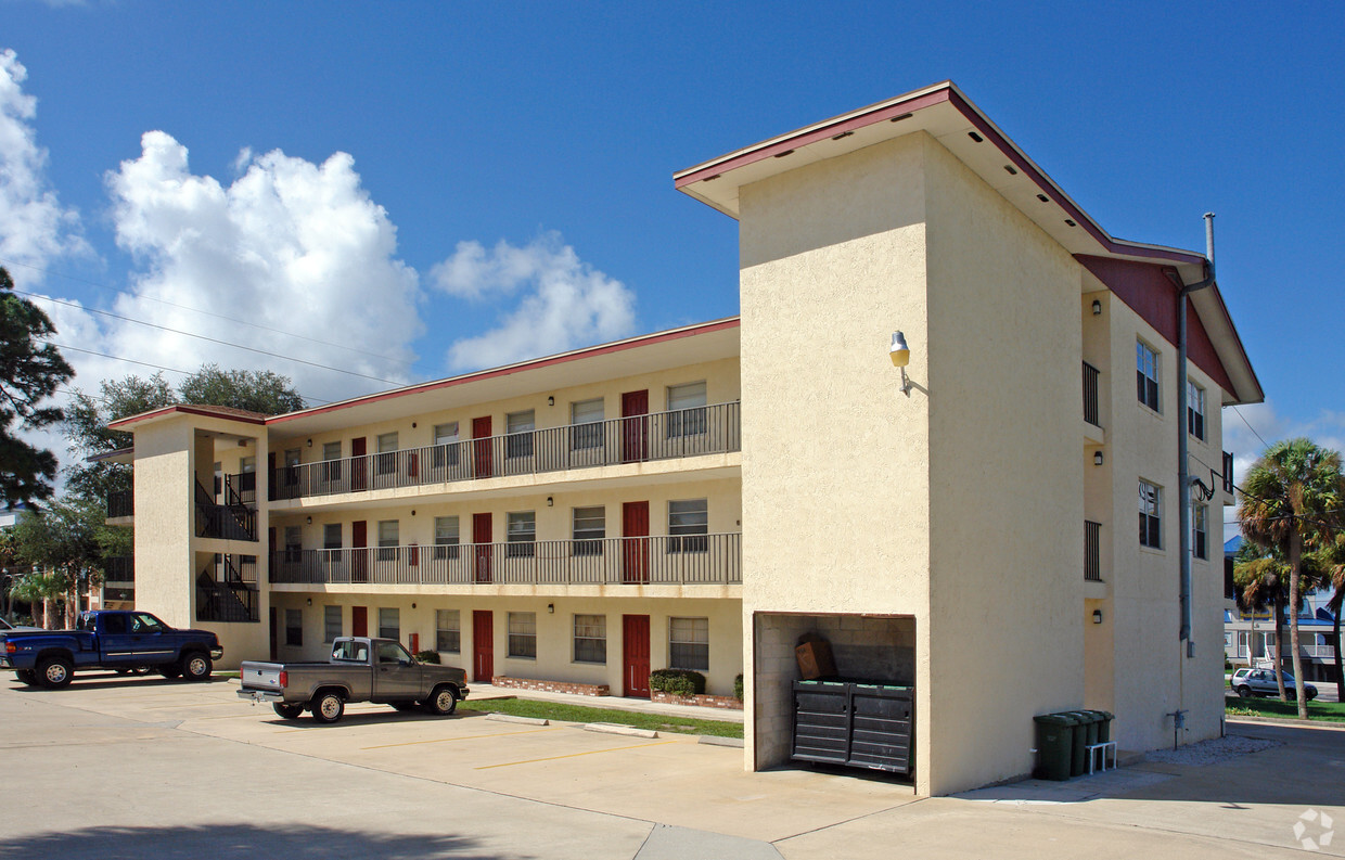 Building Photo - Kapus Apartments