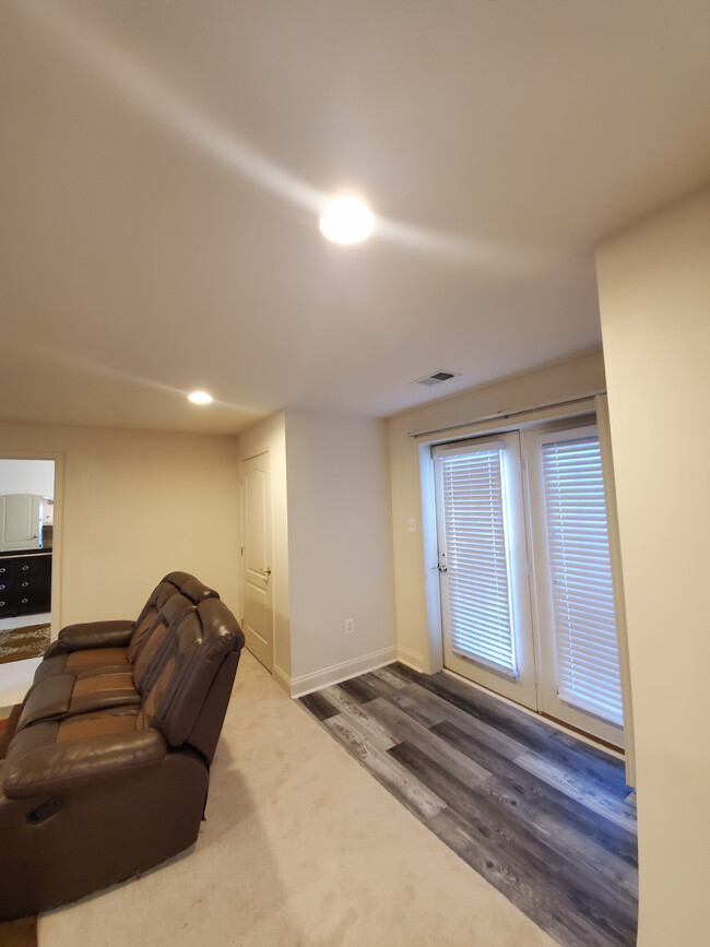 Building Photo - 16597 Badger Ct