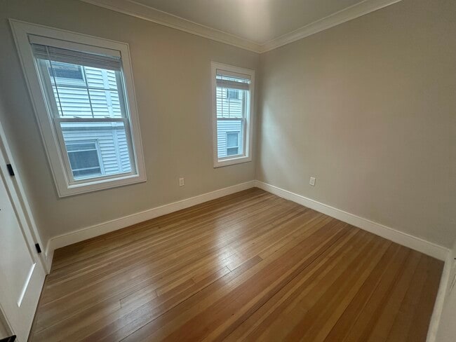 Building Photo - 44 Iffley Rd