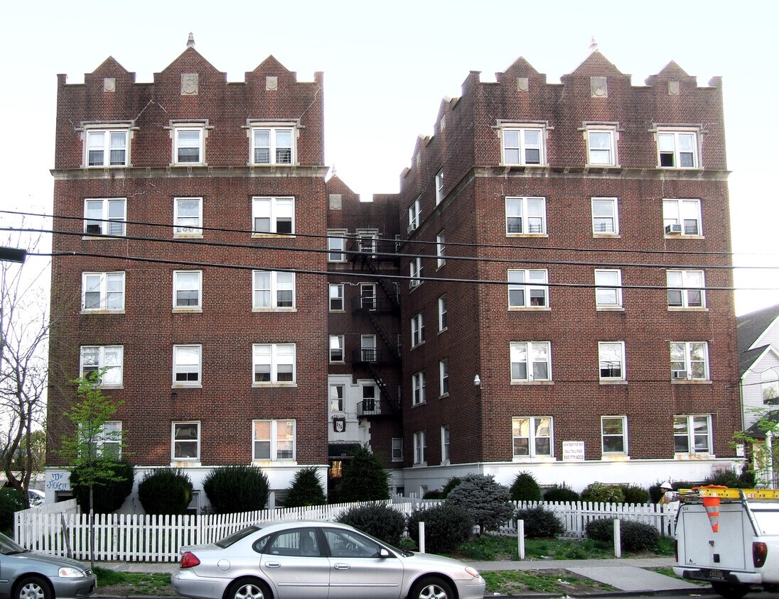 Vista desde el este - DeHart Apartments