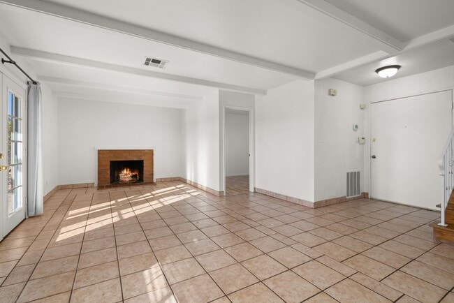 Building Photo - 533 Hibiscus Ct