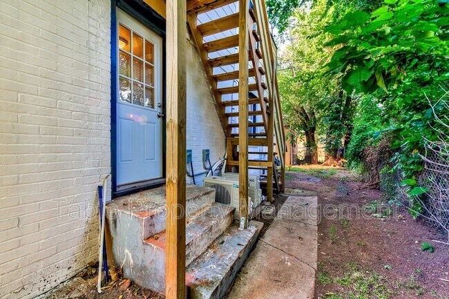 Building Photo - 1615 N Land Ave