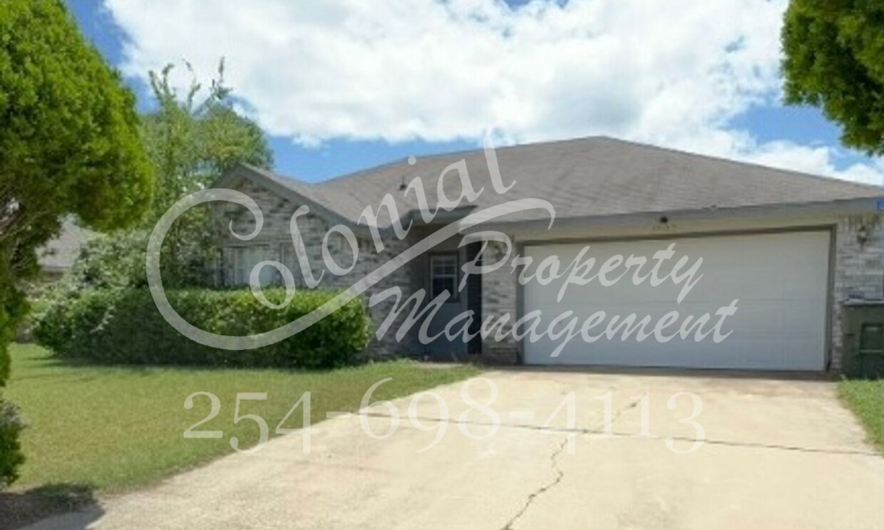 Foto principal - 3bd/2ba Single-Family Home on Amethyst Dr!