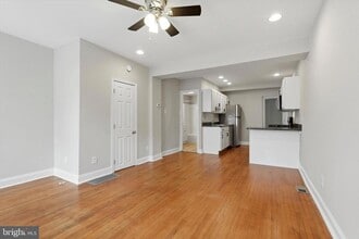 Building Photo - 400 Green Ln