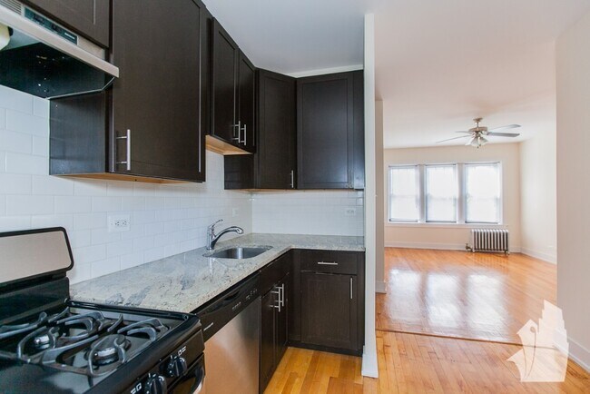 Building Photo - 4535 N Leavitt St