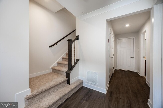 Building Photo - 430 Paperbark Sq