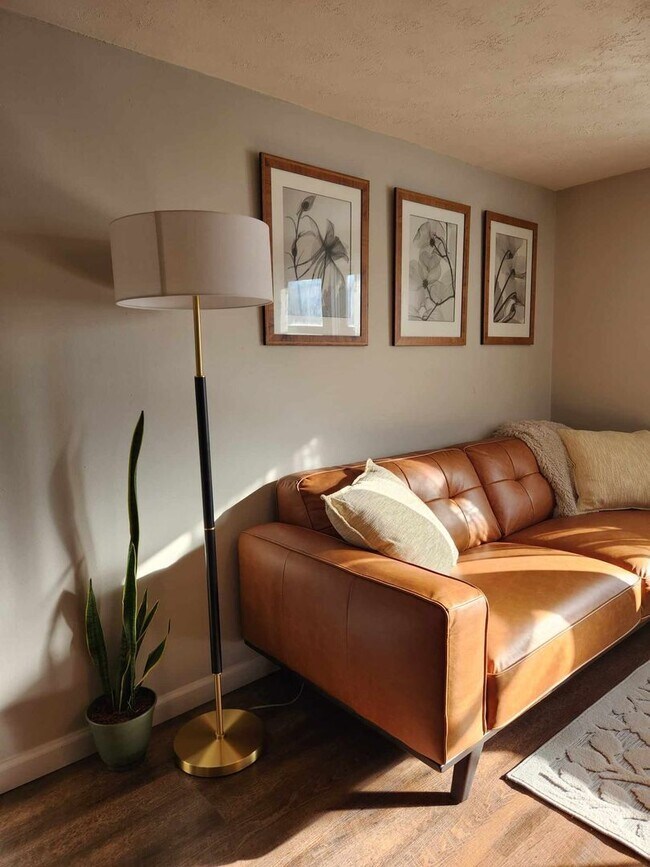 Foto del edificio - 355 E Main St