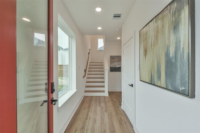 Building Photo - 4820 Pinemont Dr