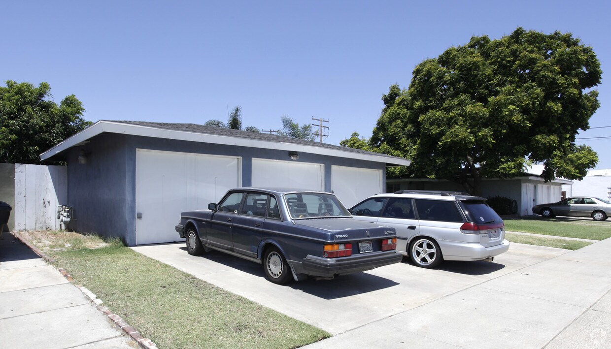 Building Photo - 1715-1725 W Catherine Dr