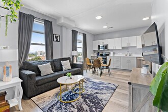 Building Photo - 95 Broadway-SI ID1240388P
