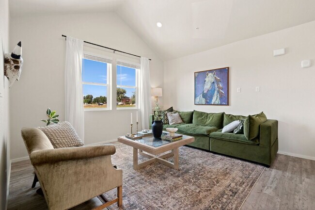 Foto del edificio - Newer 2bd condo in neighborhood with pool ...