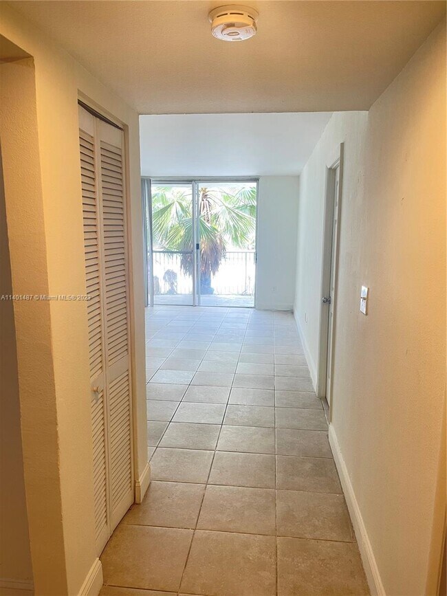 492 NW 165th St Unit C110, Miami, FL 33169 Room for Rent in Miami, FL
