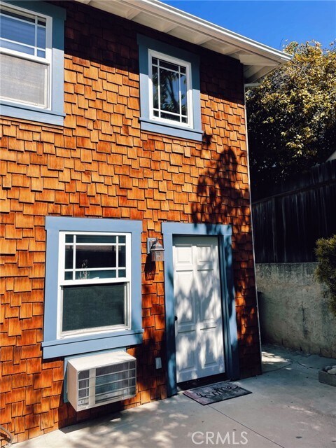 Building Photo - 562 Thalia St