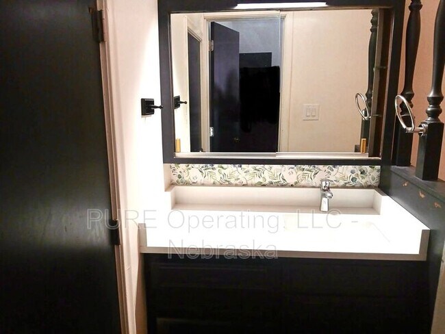 Building Photo - 120 N 6th St