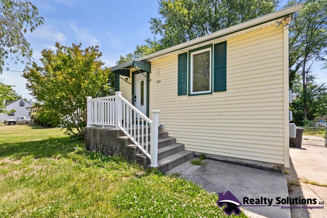 Photo - 721 Tacoma Blvd House