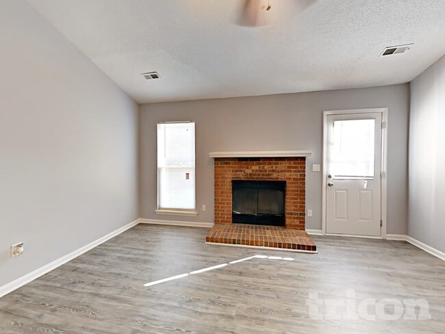 Foto del edificio - 8501 Milton Morris Dr