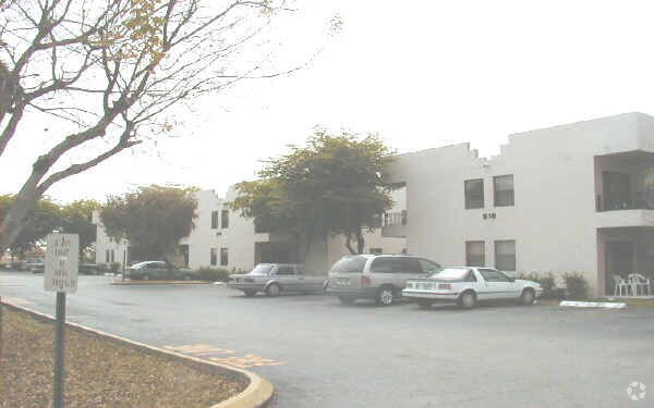 Building Photo - Soleil Lake