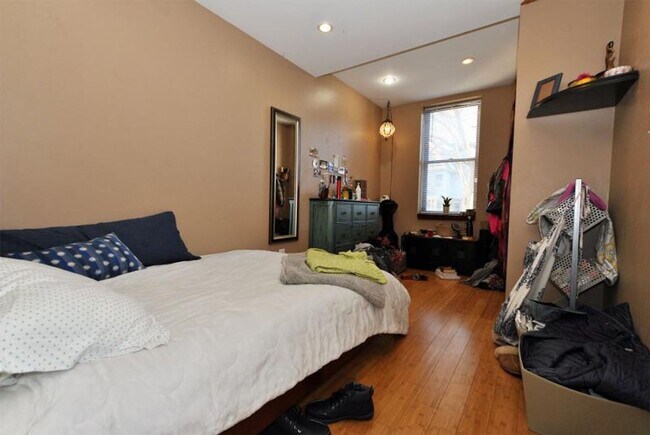 Foto del edificio - Convenient Brookline Location, Central Heat/AC, IN-Unit Washer and Dryer, Parking Included