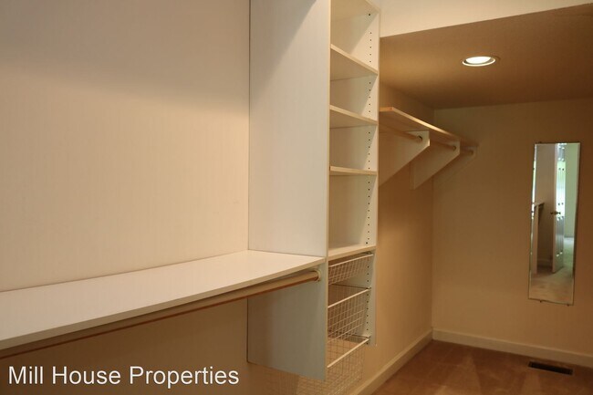 Building Photo - 1 br, 1 bath House - 4512 Environ Way Bldg...