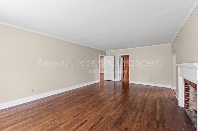 Foto del edificio - 2334 Redwood Dr