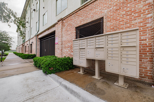 Building Photo - Lofts at Fair Park