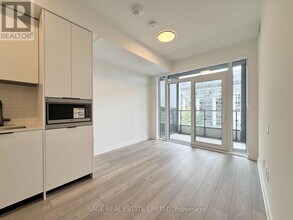 Building Photo - 1007 The Queensway