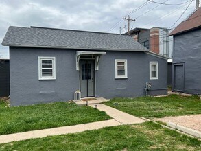 Building Photo - 700 N 5th St