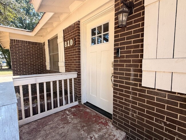 Building Photo - Beautiful 3/2 Home in Central Longview!