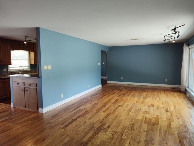 Foto del edificio - ALL PROSPECTIVE TENANTS MUST SUBMIT A $58 NON-REFUNDABLE APPLICATION FEE PER APPLICANT ONLINE AND...